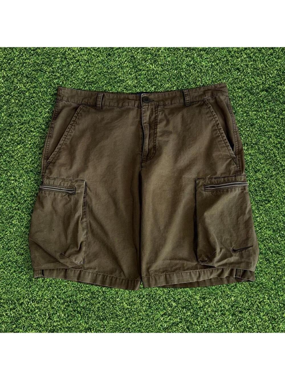 Nike Khaki Cargo Shorts Embroidered Swoosh Zipper Pockets Size 34